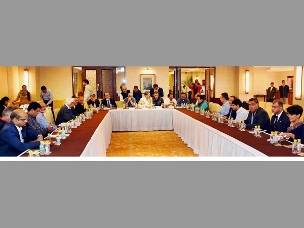 హోం శాఖ మాజీ కార్యదర్శికి క్రికెట్‌ను ఎలా నడుపుతారు