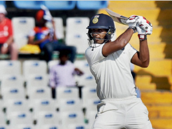 జయంత్ యాదవ్‌కు కోహ్లీ ప్రశంసలు