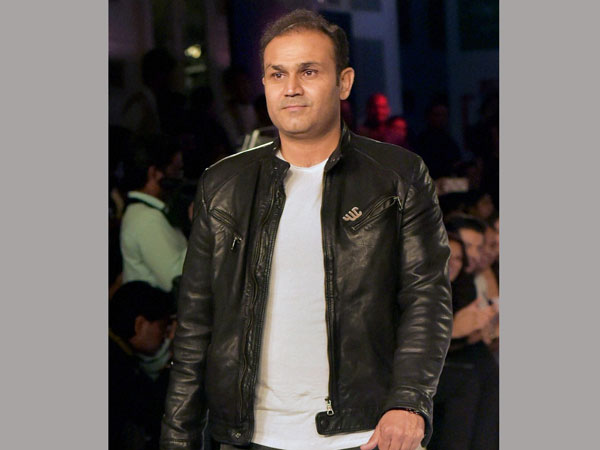 సచిన్ చేతుల మీదగా క్రికెట్ స్కూలు ప్రారంభం