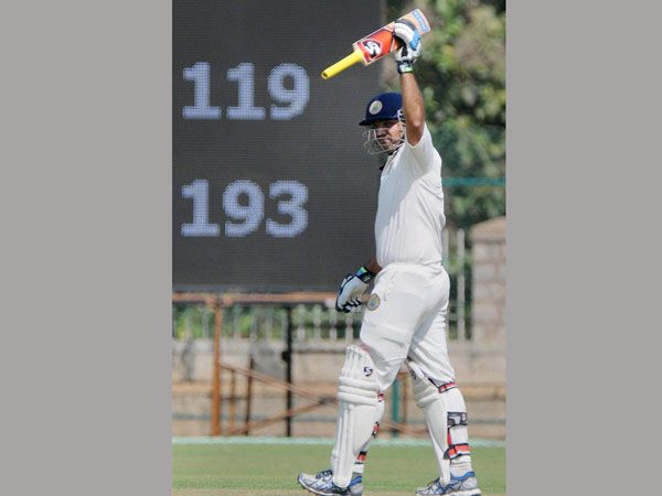 తనకు తానే పెద్ద వీరాభిమానిని 