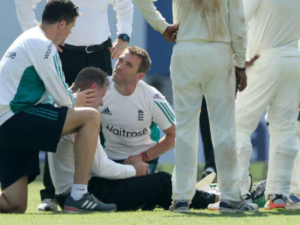 అంఫైర్ తలకు వెనుక బాగాన తలిగిన బంతి