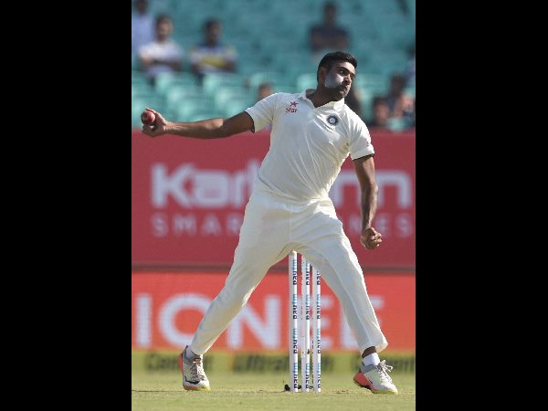 జవగళ్ శ్రీనాథ్ (236 వికెట్లు) టెస్టు వికెట్లను అధిగమించిన అశ్విన్