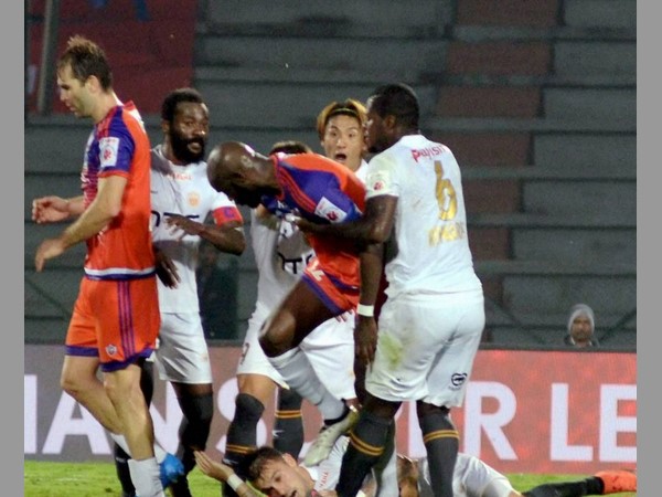 డిఫెన్సివ్ వ్యూహంతో ముంబై చరిత్ర