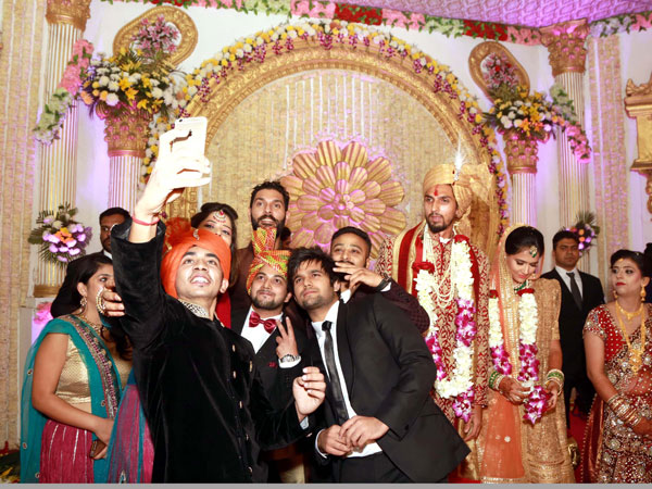 పెళ్లి కారణంగా ముంబై టెస్టుకు దూరం 