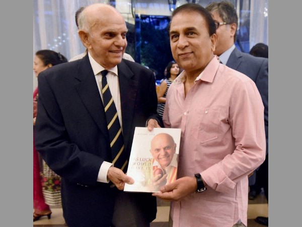 దీంతో వెనక్కితగ్గిన వాళ్లు ఆ కుటుంబాన్ని క్షేమంగా వెళ్లనిచ్చారు