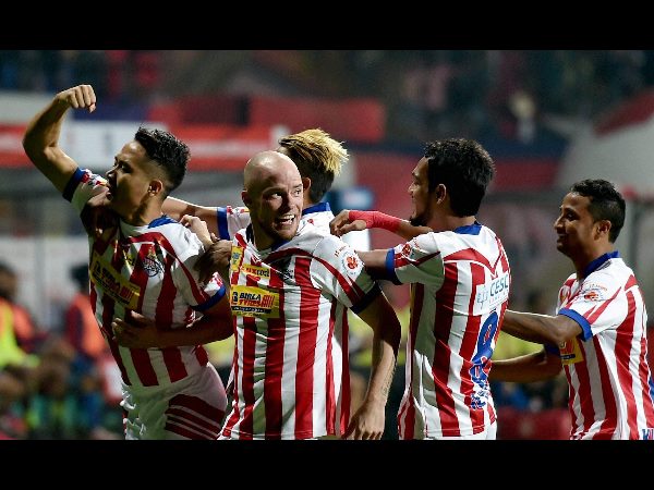 అవకాశాల కోసం ఆసక్తిగా