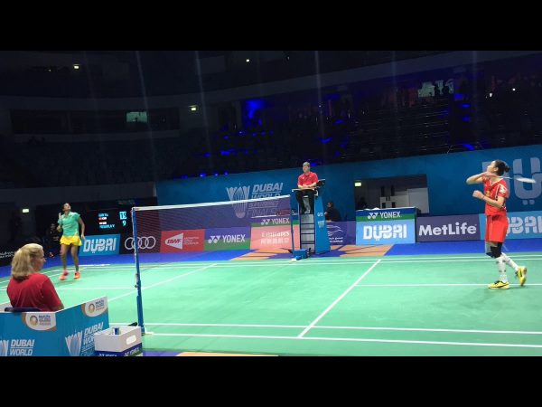 ఔట్‌షాట్లతో సింధు అనవసర తప్పిదాలు