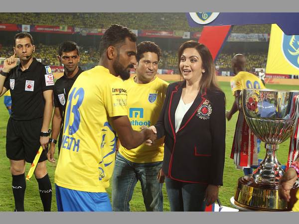 లక్ష మందికి పైగా వీక్షకులు హాజరై రికార్డు 