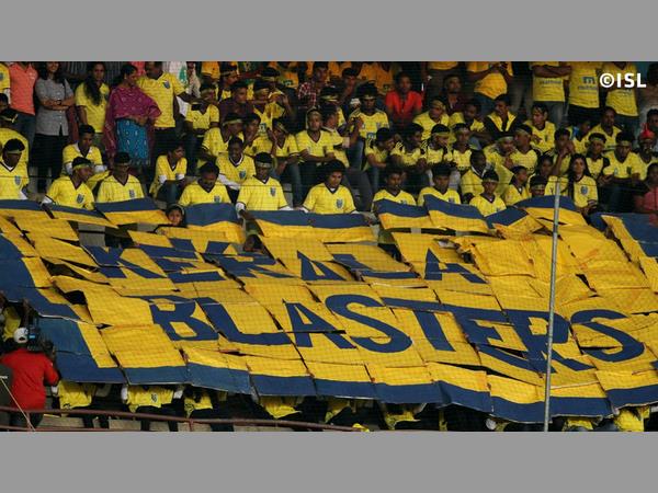 ఈస్ట్ బెంగాల్‌లోకి హంకాంగ్ ప్లేయర్ అలెక్స్ అకాండె