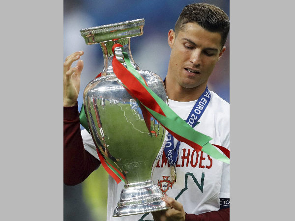 యూరో 2016 కప్‌తో రొనాల్డో