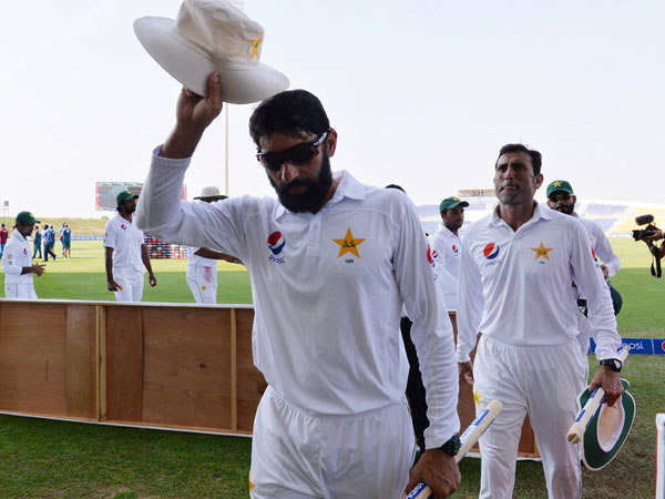 తొలి ఇన్నింగ్స్‌లో 11 పరుగులు