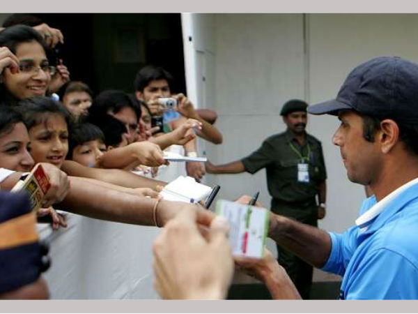 I walked up to Rahul Dravid and asked him to return my pen: Anushka Sharma I walked up to Rahul Dravid and asked him to return my pen: Anushka Sharma