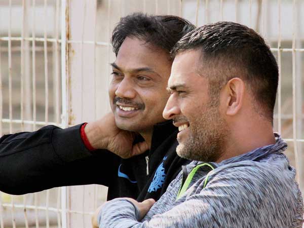ఎమ్మెస్కేతో ప్రసాద్తో సుదీర్ఘంగా చర్చించి ఎమ్మెస్కేతో ప్రసాద్తో సుదీర్ఘంగా చర్చించి