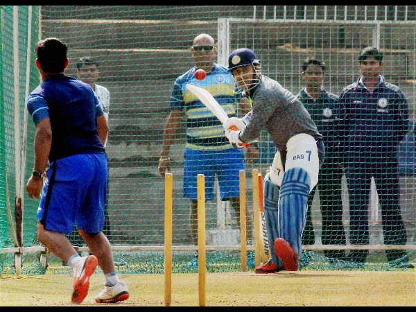 జార్ఖండ్ ఆటగాళ్లతో ధోని ప్రాక్టీస్