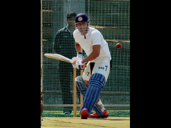 కెప్టెన్సీకి ధోని గుడ్ బై: మూడు ఫార్మెట్లకు కెప్టెన్‌గా కోహ్లీ 