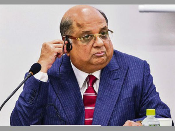 తప్పుడు నిర్ణయాలను ప్రభుత్వం సమర్థించదు