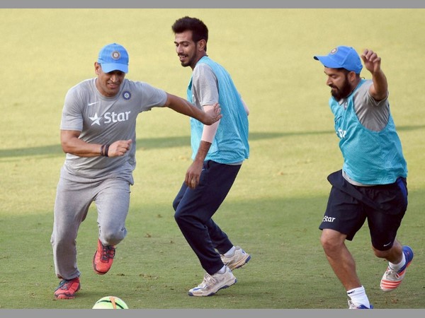 ధోనితో పాటు దృష్టంతా యువరాజ్‌, నెహ్రాలపైనే