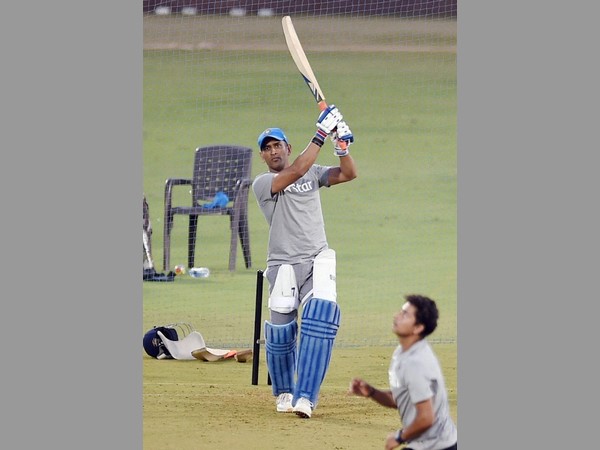 ధోనీకి గౌరవంతో మ్యాచ్‌కు ఫ్రీ ఎంట్రీ 