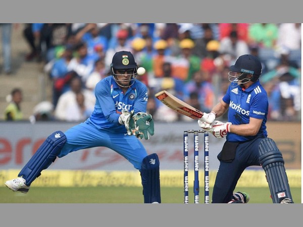 తక్కువ స్కోర్లకే పెవిలియన్‌కు చేరిన ఇంగ్లాండ్ ఓపెనర్లు 