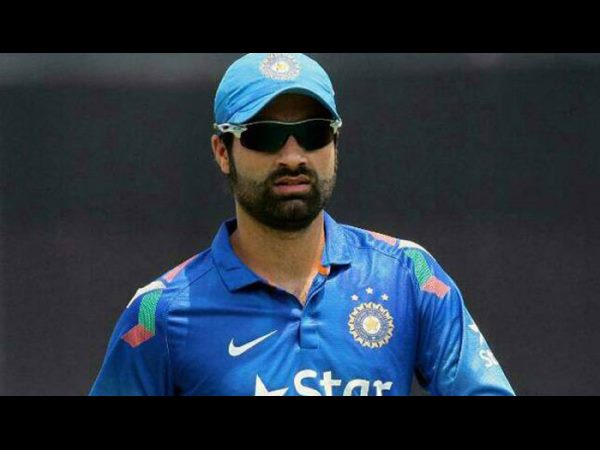 రసూల్‌ని అడ్డుకున్న చిన్నసామి స్టేడియం భద్రతా సిబ్బంది