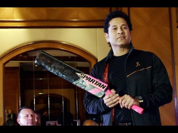 ప్రాక్టీస్ బ్యాట్‌ అని చెప్పి అసలైన బ్యాట్