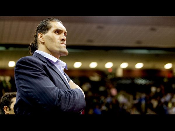 ఎనిమిదేళ్ల వయసులోనే టీ తోటల్లో పనిలో చేరాడు