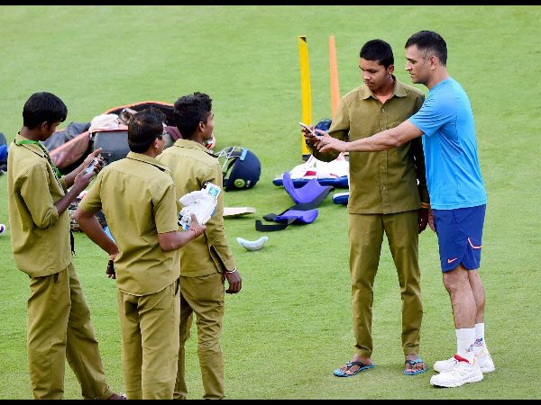 చిన్నస్వామి స్టేడియం కోహ్లీ, రాహుల్‌లు అద్భుతాలు