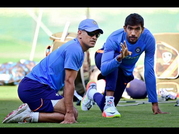 బుమ్రాకి ధోని సలహాలు