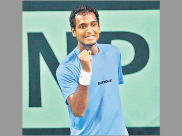  రెండో సెట్‌లో ప్రత్యర్థి నుంచి గట్టి పోటీ