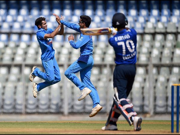 37.4 ఓవర్లలో 152 పరుగులకే ఆలౌటైన ఇంగ్లాండ్