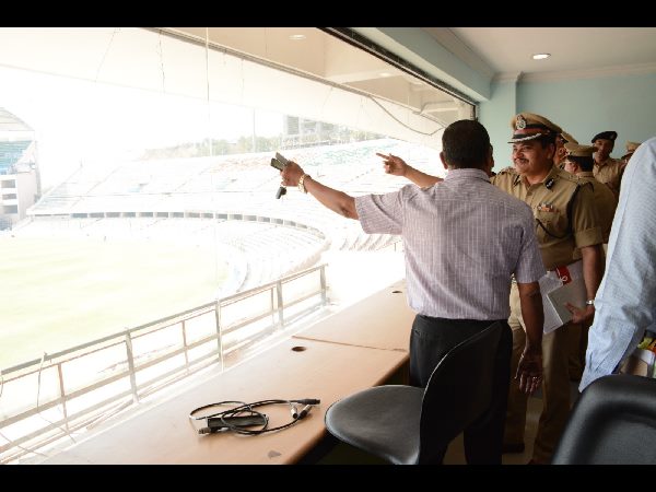 56 సీసీ కెమెరాలు: 