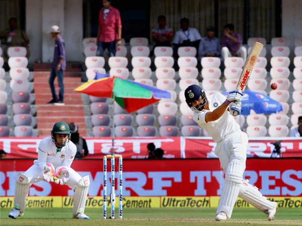 కోహ్లీ డబుల్‌పై మార్మోగిన స్టేడియం