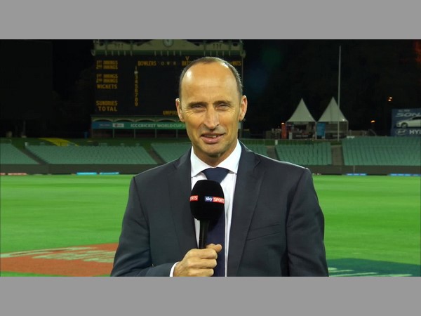 చెన్నైలో పుట్టిన హుస్సేన్ 88 వన్డేలు, 96 టెస్టు లాడాడు