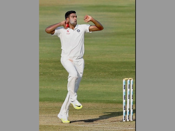 13 టెస్టుల్లో 63 వికెట్లు తీసి కపిల్ దేవ్