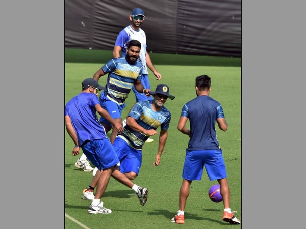  కర్ణాటక జట్టుతో తలపడనున్న ధోనీ సేన