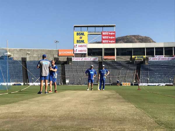 పిచ్ పూర్తిగా పొడిగా మారిపోయి స్పిన్‌కు అనుకూలించింది