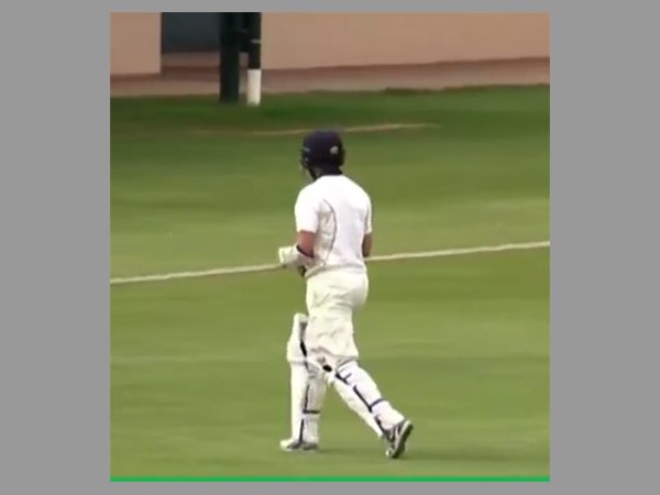 బ్యాట్ లేకుండా క్రీజులోకి