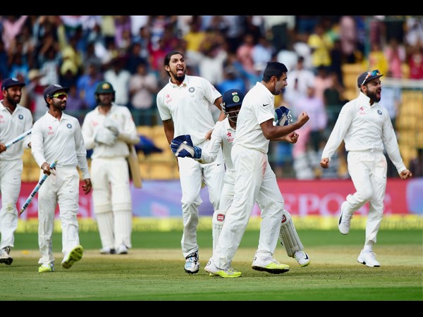 ఆసీస్ కెప్టెన్ స్టీవ్ స్మిత్ డీఆర్ఎస్ రివ్యూ
