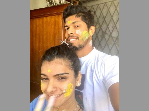 హోలీ ఆడిన పేసర్ ఉమేశ్ యాదవ్