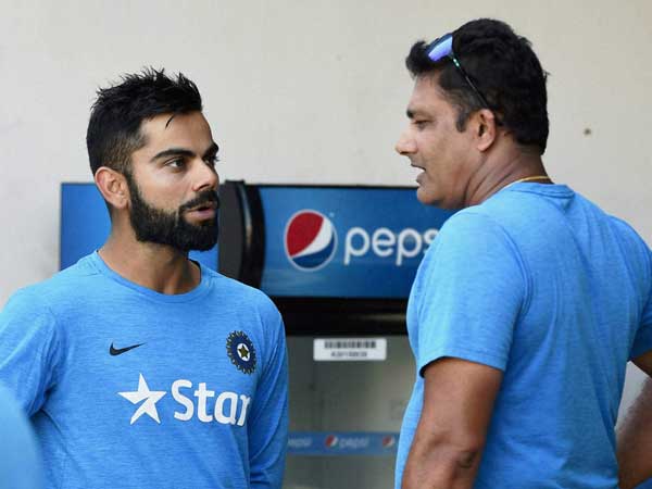 కుంబ్లే, స్మితలు మాట్లాడుకున్నారు