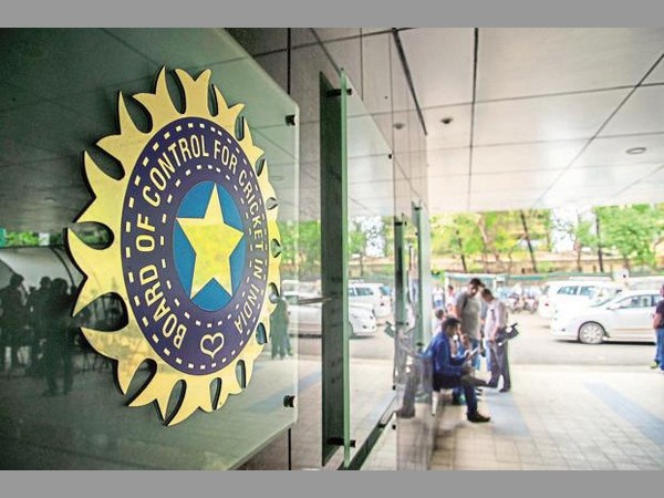 ఆరుగురు పూర్తిస్థాయి మేనేజర్లు