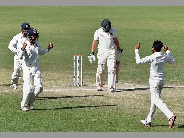 మురళీ విజయ్‌ చీట్‌ చేశాడని స్మిత్ ఆగ్రహం