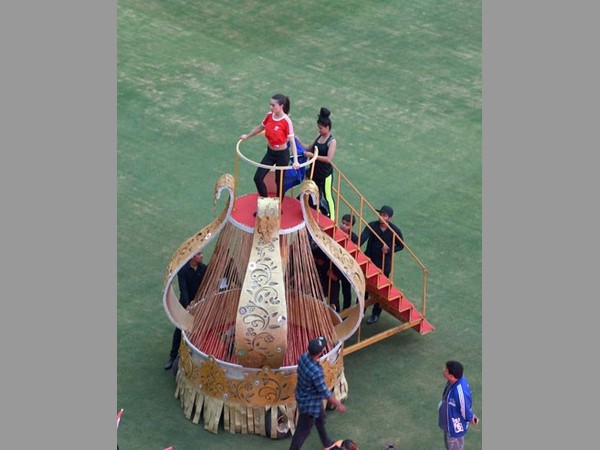 గోల్ఫ్‌ కార్ట్‌‌లలో మైదానంలోకి క్రికెట్ లెజెండ్స్