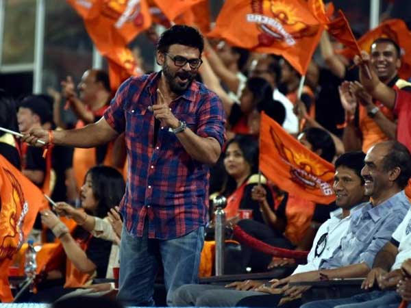 ఉప్పల్ స్టేడియంలో విక్టరీ వెంకటేష్ హంగామా