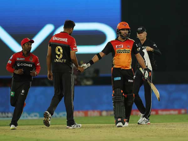 తోలి మ్యాచ్‌లో ఓటమి