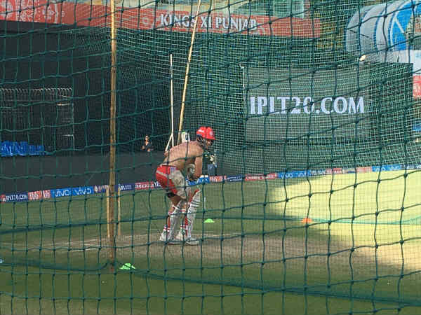 బౌలింగ్‌ ప్రాక్టీస్ చేసిన మ్యాక్స్‌వెల్‌ 