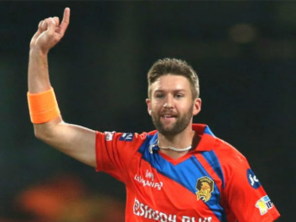 Gujarat Lions win the toss and elect to field