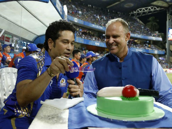 Sachin Tendulkar’s birthday celebrated at Wankhede ahead of MI vs RPS IPL clash Sachin Tendulkar’s birthday celebrated at Wankhede ahead of MI vs RPS IPL clash