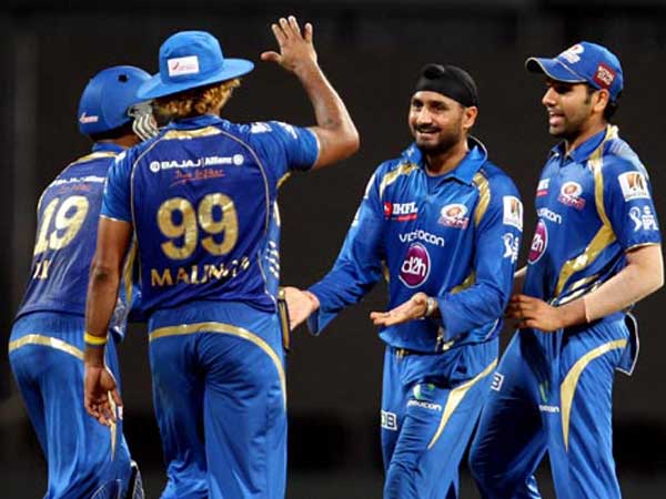 నాలుగు వికెట్లతో విజయం సాధించిన ముంబై