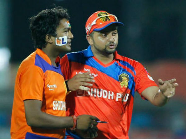 అభిమానితో సురేశ్ రైనా 